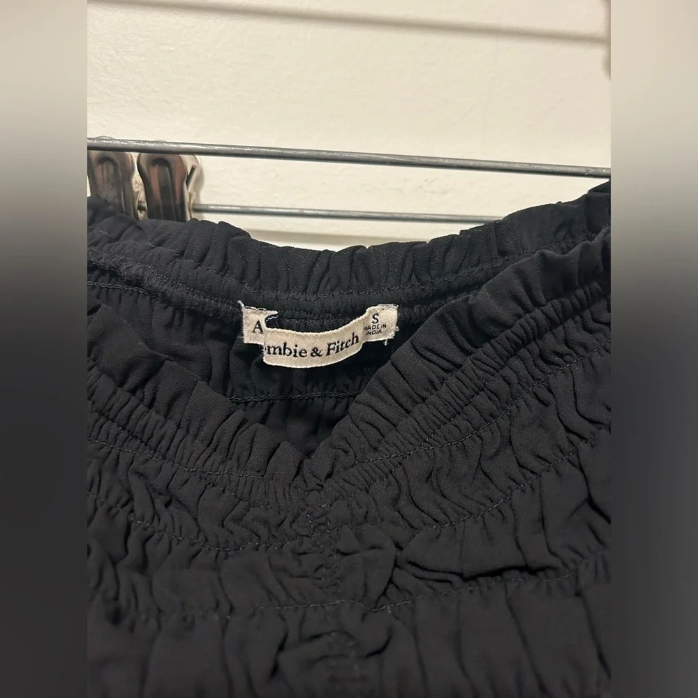 abercrombie and fitch small black off the shoulder crop top! - Picture 3 of 3